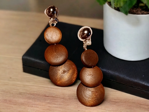 Small wooden minimalist clip on earrings Kargo Fresh