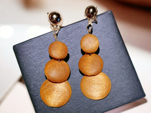 Small wooden minimalist clip on earrings Kargo Fresh