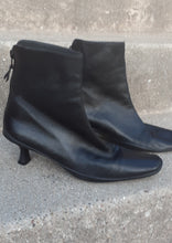 Load image into Gallery viewer, Stuart Weitzman Booties Size Kargo Fresh
