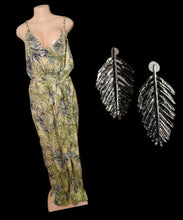 Load image into Gallery viewer, Tropical leaf jumpsuit and matching earrings new 3xl Kargo Fresh
