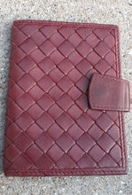 Load image into Gallery viewer, Vintage Bottega Veneta Bi Fold Wallet Kargo Fresh
