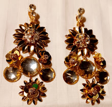 Load image into Gallery viewer, Vintage Chunky Metal and Rhinstone Flower Clip Earrings Kargo Fresh
