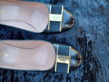 Load image into Gallery viewer, Vintage Kate spade patent leather pumps 8.5 Kargo Fresh
