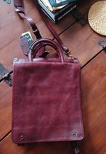 Load image into Gallery viewer, Vintage Leather Messenger Bag Kargo Fresh
