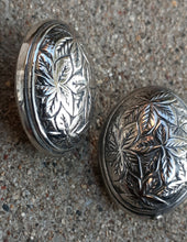 Load image into Gallery viewer, Vintage Native American Flower Carved Sterling Silver Clip On Earrings Kargo Fresh
