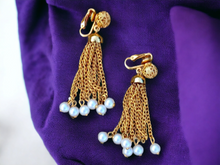 Load image into Gallery viewer, Vintage Pearl and chain dangle clip on earrings 1960s Kargo Fresh
