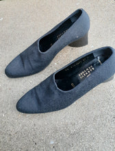 Load image into Gallery viewer, Vintage Robert Clergerie Knit Pumps size 8/8.5 Kargo Fresh
