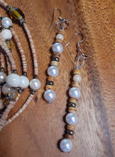 Load image into Gallery viewer, Vintage Wooden and Pearl Necklace Set Kargo Fresh
