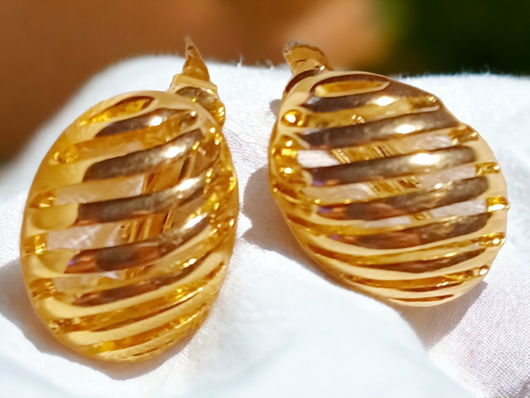 Vintage clip on textured gold studs 1980s Kargo Fresh