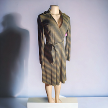 Load image into Gallery viewer, Vintage express wrap dress 3/4 Kargo Fresh
