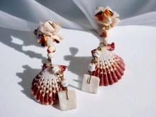 Load image into Gallery viewer, Vintage genuine sea shell clip on earrings 1970s Kargo Fresh
