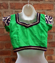 Load image into Gallery viewer, Vintage handmade Indian Choli Size Small Kargo Fresh
