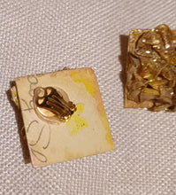 Load image into Gallery viewer, Vintage handmade Paper Design Clip On Earrings Kargo Fresh
