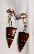 Load image into Gallery viewer, Vintage minimalist boho clip on wooden earrings 1970s Kargo Fresh
