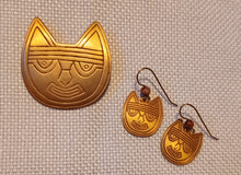 Load image into Gallery viewer, Vintage pre columbian cat brooch and earrings set Signed LAM Kargo Fresh
