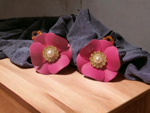 Load image into Gallery viewer, Vintage style Flower Clip On Earrings Kargo Fresh
