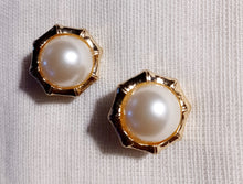 Load image into Gallery viewer, Vintage style faux pearl button stud clip on earrings Kargo Fresh
