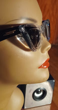 Load image into Gallery viewer, Vintage style mirrored cat eye sunglasses Kargo Fresh
