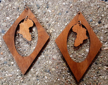 Load image into Gallery viewer, Wooden Africa Earrings Kargo Fresh
