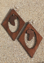 Load image into Gallery viewer, Wooden Africa Earrings Kargo Fresh
