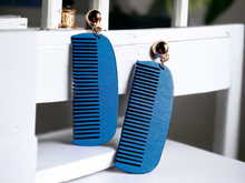 Load image into Gallery viewer, Wooden afro comb clip on earrings Kargo Fresh
