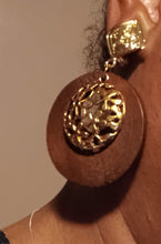 Load image into Gallery viewer, Wooden boho clip on hoops Kargo Fresh
