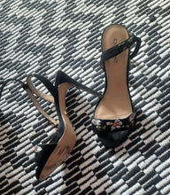Load image into Gallery viewer, Y2k bebe ingram heels size 8 Kargo Fresh

