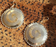 Load image into Gallery viewer, Vintage Chunky Carved Brass Necklace Set Made in Kenya
