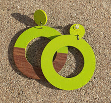 Load image into Gallery viewer, Minimalist 2 tone wooden hoop Earrings clip on
