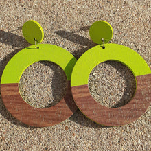 Load image into Gallery viewer, Minimalist 2 tone wooden hoop Earrings clip on
