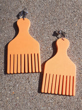 Load image into Gallery viewer, Natural Wood Pastel Afro Pick Clip On Dangle Earrings

