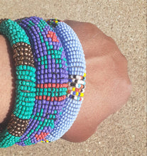 Load image into Gallery viewer, Vintage Maasai Tribal bracelet and Earrings set
