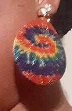 Load image into Gallery viewer, Large Hammered Metal Disc Tie Dye Print Clip On Earrings Gold
