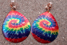 Load image into Gallery viewer, Large Hammered Metal Disc Tie Dye Print Clip On Earrings Gold
