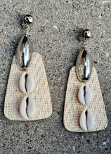 Load image into Gallery viewer, Handmade Natural Boho Raffia and cowrie Clip On Earrings
