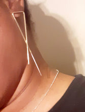 Load image into Gallery viewer, Minimalist Abstract Wire Earrings gold
