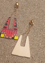 Load image into Gallery viewer, Natural Wood Kente Print Clip On  Earrings
