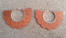 Load image into Gallery viewer, Wood and Metal Hoop Earrings Brown
