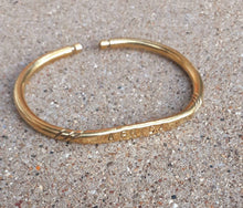 Load image into Gallery viewer, Mens Vintage Africa Brass Bracelet 175395
