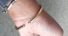 Load image into Gallery viewer, Mens Vintage Africa Brass Bracelet 175395

