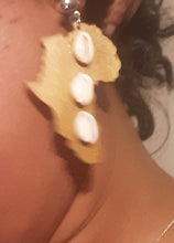 Load image into Gallery viewer, Handmade Africa and Cowrie Clip On Earrings
