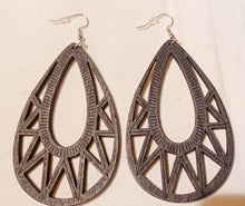 Load image into Gallery viewer, Natural Wood Geometric Design Earrings Black
