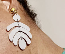 Load image into Gallery viewer, Metal Abstract Modern style Clip On Earrings
