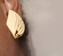 Load image into Gallery viewer, Vintage enameled Berebi Clip On Stud Earrings
