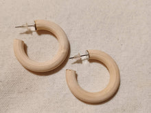 Load image into Gallery viewer, Small Natural Wood Sized Hoop Earrings unhandpainted 1.5 inch
