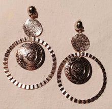 Load image into Gallery viewer, Light Hammered Metal Hoop Clip On Earrings Gold
