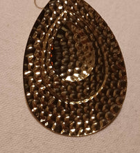 Load image into Gallery viewer, Handmade Hammered Metal Disc Clip On Earrings Gold

