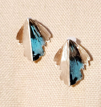 Load image into Gallery viewer, Medium sized Silver Cluster Stud Clip On Earrings
