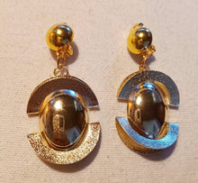 Load image into Gallery viewer, Vintage Gold Metal Art Deco Design Clip On Earrings
