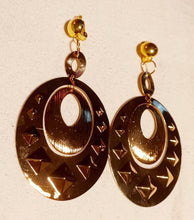Load image into Gallery viewer, Large Hammered Metal Hoop Clip On Earrings Gold
